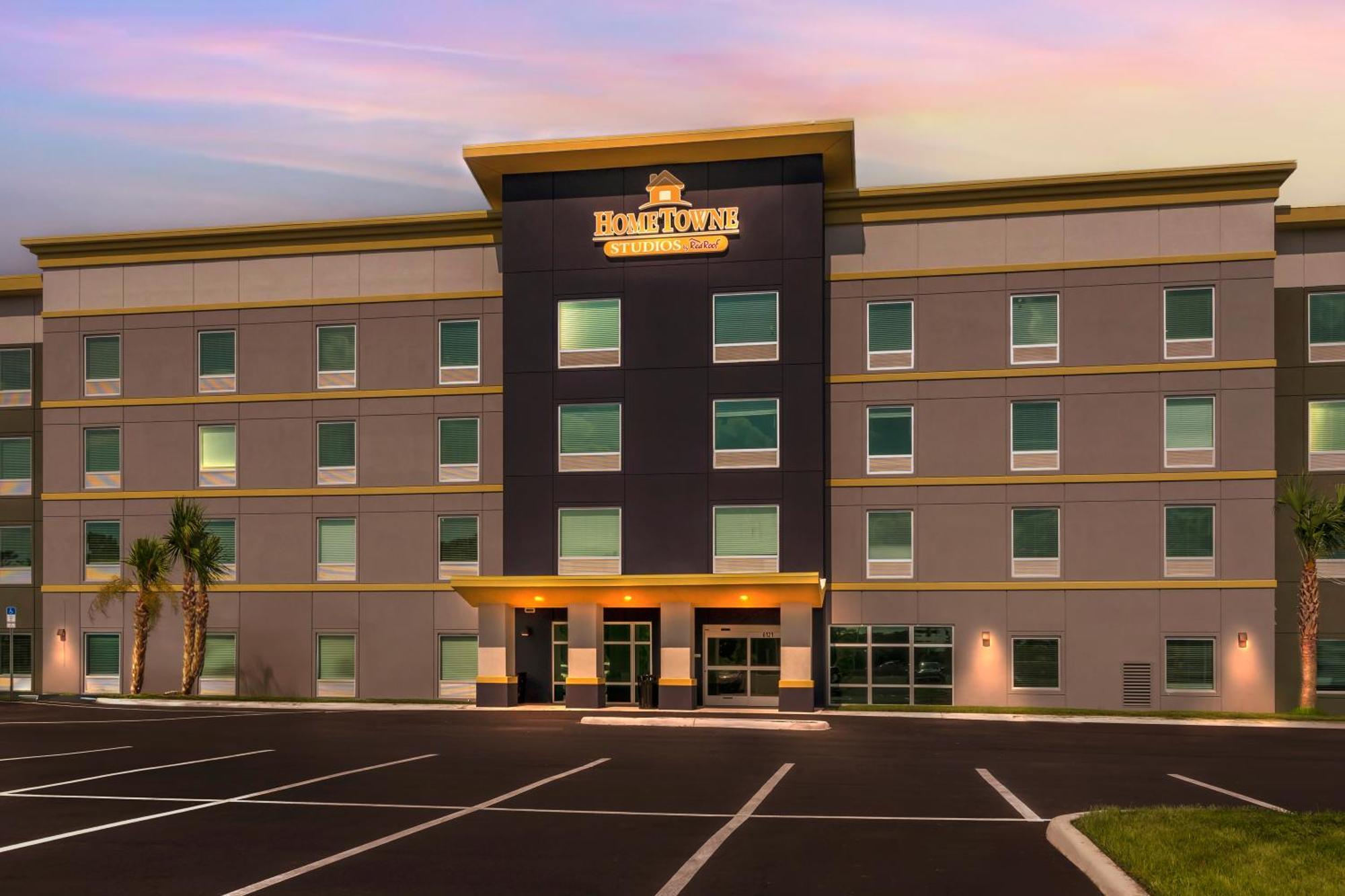 Hometowne Studios By Red Roof Tampa - Airport West Chase Ngoại thất bức ảnh