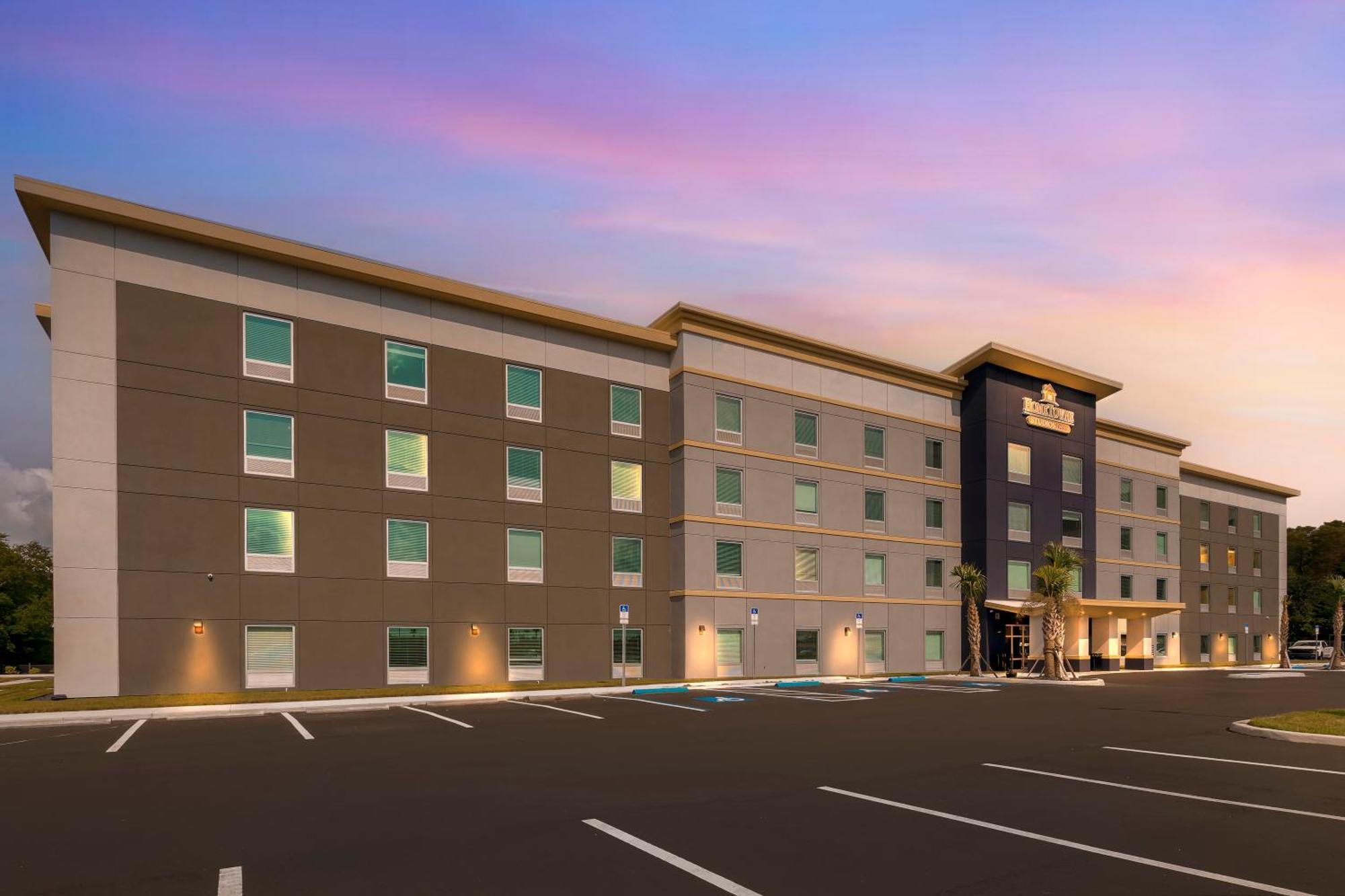 Hometowne Studios By Red Roof Tampa - Airport West Chase Ngoại thất bức ảnh